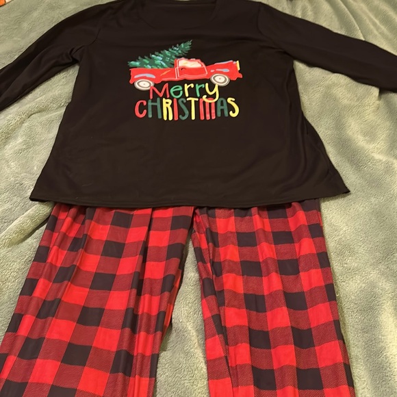 Med X-Mas pajamas - Picture 1 of 4